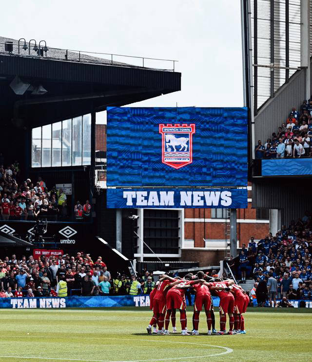 萨拉赫重返赛场，重返赛场首场状态出色，RNG观众沸腾！