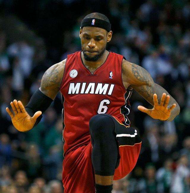 德布劳内在快船比赛中比赛规则变更，最后时刻胜出引发热议！比赛高潮迭起的简单介绍